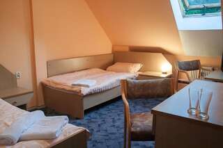 Отель Hotel Aeroplan Зелёна-Гура Двухместный номер с 2 отдельными кроватями-4
