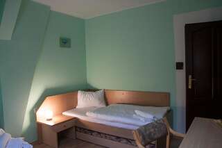 Отель Hotel Aeroplan Зелёна-Гура Двухместный номер с 2 отдельными кроватями-7