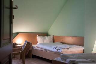 Отель Hotel Aeroplan Зелёна-Гура Двухместный номер с 2 отдельными кроватями-14